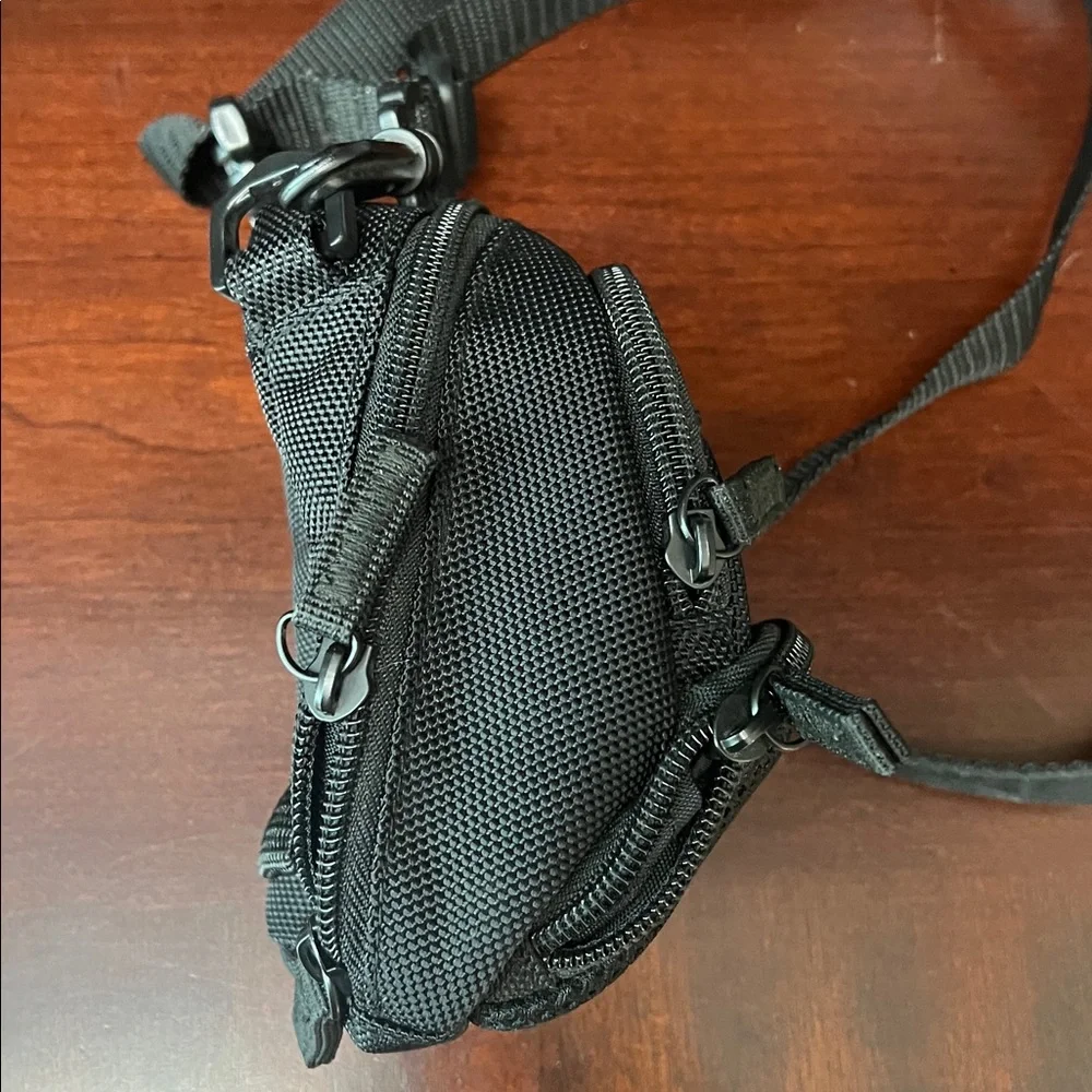 Sony Cyber Shot Black Nylon/Poly Camera Bag w/strap